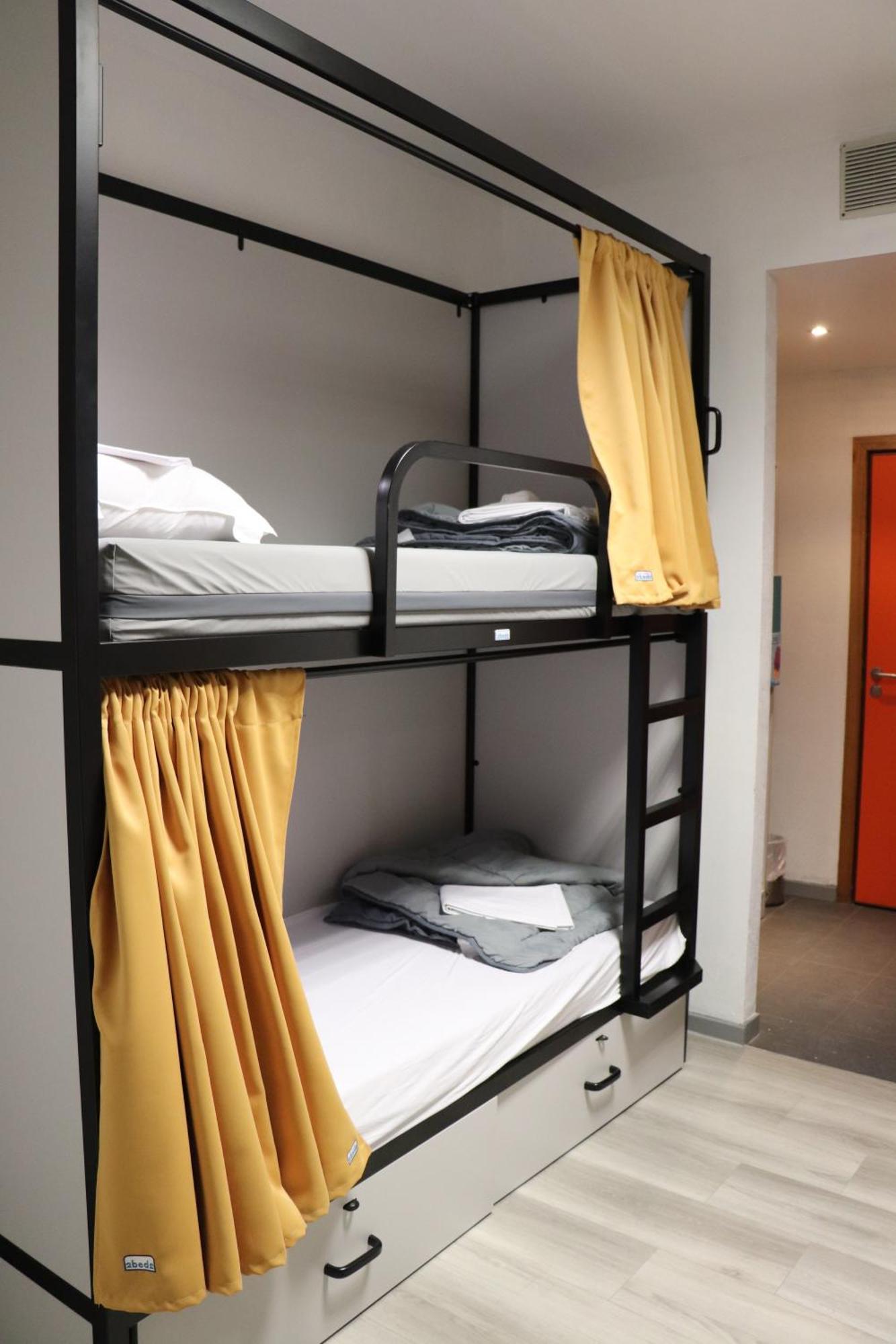 Hi Jacques Brel Hostal